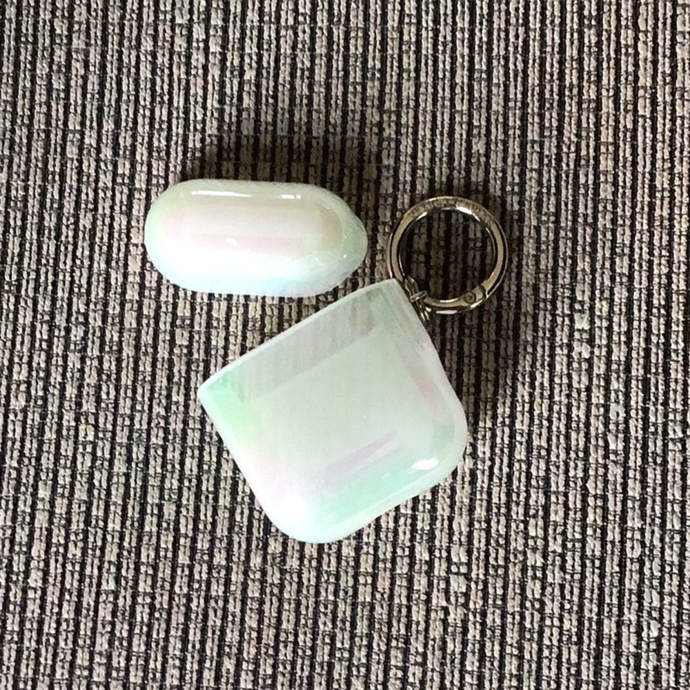 Velvet Caviar - AirPods Case (2nd generation), Opal/Iridescent